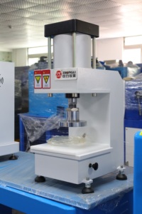Cutter à échantillons en caoutchouc pour essais de traction ASTM D412 et ASTM D624 (forme haltère) - Product Image 2