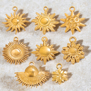 Collana e Bracciale Vintage Placcati Oro 18K in Acciaio Inossidabile Impermeabile con Ciondolo a Croce Solare e Amore, Fai da Te, per Commercio Transfrontaliero - Product Image 1
