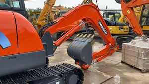 Offre Spéciale : Mini-pelleuse Doosan DH60 d'occasion avec chenilles résistantes à l'usure, marteau hydraulique en option et faible consommation de carburant. - Product Image 2