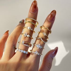 แหวนมินิมอลประดับเพชร CZ ชุบทอง 18K ประดับมุกเซอร์คอน สำหรับผู้หญิง ของขวัญเครื่องประดับ - Product Image 2