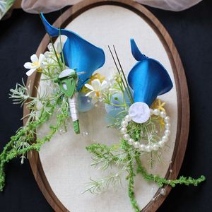 Corsages <span class=keywords><strong>de</strong></span> lys artificiels <span class=keywords><strong>de</strong></span> style européen pour mariages, fleurs <span class=keywords><strong>de</strong></span> poignet pour mariées et mères, célébrations du Nouvel An, Chine Hubei - Product Image 5