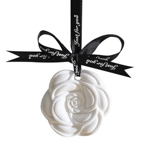 Difusor de aroma de camelia en tabletas de yeso para colgar, fragancia duradera para aromaterapia en el hogar y el coche. - Product Image 5