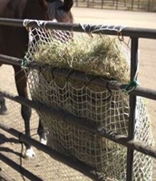 Filet à foin enveloppant pour balles rondes, mangeoire suspendue pour chevaux