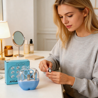 Ensemble de manucure portable 8 en 1 avec coupe-ongles en acier inoxydable dans un étui en forme de pomme, kit de toilettage mignon pour les voyages et les cadeaux