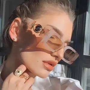 Nueva moda marco pequeño cuadrado femenino protección UV gafas de sol de alta calidad mujeres