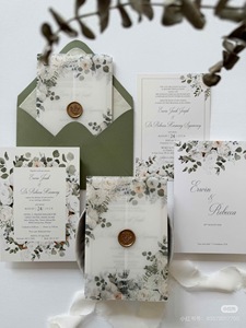 Invitaciones de Boda Elegantes en Papel Vitela Translúcido Premium con Impresión en Vainilla, Logotipo Personalizable y Estampado en Lámina - Product Image 1