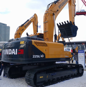 Pelle sur chenilles Hyundai R225LVS d'occasion Corée du Sud Matériel de construction fiable, performant et à faible kilométrage - Product Image 2