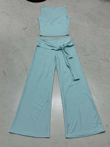 Conjunto de 2 Piezas para Mujer, Top Corto Halter con Cuello en V Rosa y Pantalones Anchos, Estilo Casual Y2K - Product Image 6