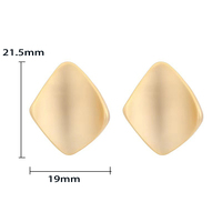 Boucles d'oreilles clips plaquées or mat géométriques carrées anti-moustiques 2026 pour oreilles non percées, invisibles, minimalistes, de luxe et sans douleur