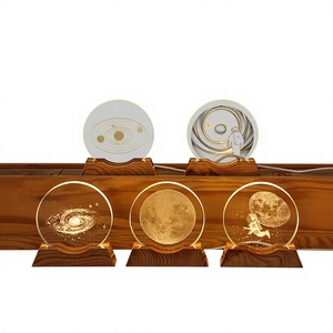 Lámpara Nocturna Decorativa de Cristal con Grabado 3D de Astronauta y Cielo Estrellado, Estilo Moderno y Minimalista, Iluminada, para Crear Atmósfera en el Dormitorio - Product Image 1