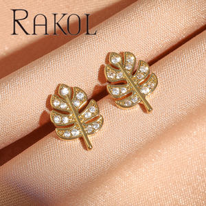 Rakol E21120091 Árbol Forma de hoja de palma Moda Latón Joyería brillante Micro Inserto Straight Pull Pendientes de mujer - Product Image 1
