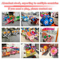 Petit train tracteur tirant six barils de pétrole pour enfants, attraction touristique urbaine, visite de la ville, parent