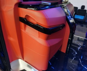 Nouveaux sièges de voiture électriques rétractables en cuir véritable rouge, avec bar pliant, commande par écran tactile et réfrigérateur électronique - Product Image 2