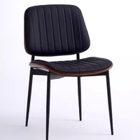 Chaise de salle à manger de style scandinave avec dossier matelassé et panneau arrière en bois pour la maison, la cuisine et la salle à manger