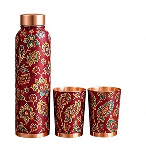 Bouteille d'eau en cuivre orientale avec 2 tasses, motif floral paisley rouge, ensemble de vaisselle portable - Product Image 1
