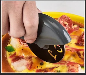 Wholesale Stainless Steel Pizza Wheel Cutter Kitchen Tools for Baking and <strong>Oven</strong> Use - Product Image 3