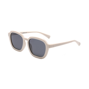 <span class=keywords><strong>Gafas</strong></span> de Sol Polarizadas con Marco de TPE Suave para Bebés y Niños Pequeños de <span class=keywords><strong>6</strong></span> <span class=keywords><strong>Meses</strong></span> a 3 Años, Protección UV400 y Lentes Resistentes a Impactos - Product Image 5