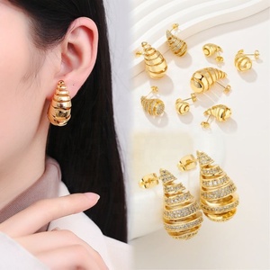 Boucles d'oreilles en or 18 carats laminé de luxe vintage Oro Best, en alliage de cuivre, vente en gros pour femmes - Product Image 2