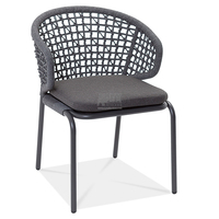 Chaise de salle à manger d'extérieur en rotin d'aluminium tressé pour restaurant de jardin avec accoudoirs pour utilisation extérieure