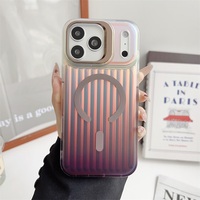 Nouvelle Arrivée Coque Magnétique pour Téléphone en TPU Laser et PC Rigide avec Bords Souples et Support Caméra Motif Valise pour iPhone 17 16