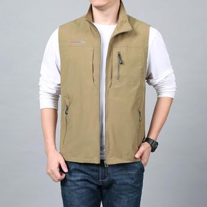 Gilet matelassé en laine double face pour homme, col rabattable, sans manches, idéal pour l'extérieur en hiver - Product Image 4