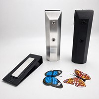 Penjepit Kaca Baja Anti Karat Hitam Lapis Bubuk Modern dengan Sekrup Ganda dan Gasket Karet Anti Gesek untuk Luar Ruangan