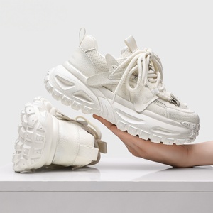 Nouvelles chaussures pour hommes, chaussures élégantes et luxueuses, chaussures en maille pour hommes, bonne respirabilité, chaussures à semelles épaisses pour augmenter la taille, chaussures de sport tendance - Product Image 3