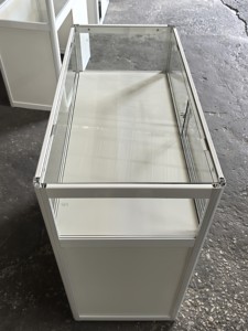 <span class=keywords><strong>Comptoir</strong></span> d'exposition pliable en alliage d'aluminium avec verre trempé 100 cm pour bijoux et accessoires lors <span class=keywords><strong>des</strong></span> salons professionnels - Product Image 5
