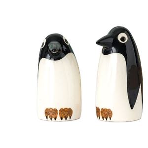 Accessoire de cuisine <span class=keywords><strong>pingouin</strong></span> animal mignon <span class=keywords><strong>salière</strong></span> et poivrière en céramique personnalisée - Product Image 1