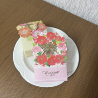 Boîte à dragées en forme de couronne florale rose avec inscription « Célébrez avec nous » – Décoration de fête pour mariage et anniversaire