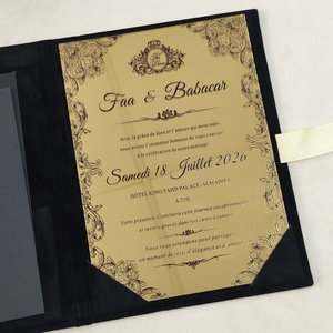 Elegante Tarjeta de Invitación de Boda con Estampado Dorado, Carpeta de Terciopelo e Inserto con Código QR, Personalizada para Bodas - Product Image 2