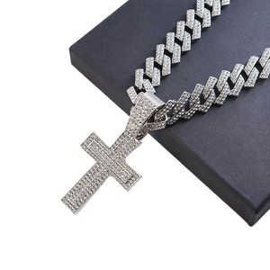Collar de cadena cubana para hombre con colgante de cruz de aleación de zinc con diamantes completos estilo hip-hop para fiesta - Product Image 5