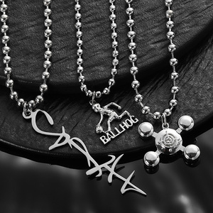 Collier Pendentif Personnalisé avec Symboles pour la Saint-Valentin, en Acier Inoxydable, Bijou Homme avec Logo Personnalisé - Product Image 2
