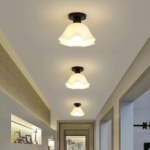 Lustre traditionnel à suspension avec abat-jour en papier, base en métal, LED blanc froid encastré, indice de protection IP44, design minimaliste pour salon - Product Image 3