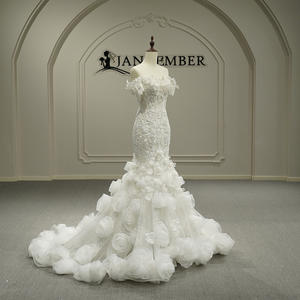 Vestido de Novia Moderno de Lujo GT26042, Color Marfil, Estilo Princesa, con Apliques de Encaje y Cuentas, Cola de Sirena, Flores 3D - Product Image 6