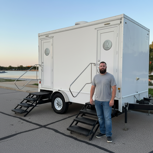 Remolque de Baño Portátil de Lujo de Alta Calidad, Personalizado en Acero, para Lavado de Autos, Campamentos y Bodas en Campos de Golf - Product Image 1
