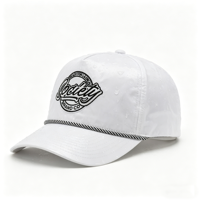 Casquette de sport personnalisée à 6 panneaux en nylon imperméable Dobby, perforée, pour le golf, avec logo brodé, blanche