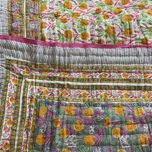 Nouvelle couette en coton Kantha de style vintage, imprimé à la main en Inde, patchwork, taille Queen, douce, réversible, couverture d'hiver pour hôtel - Product Image 1