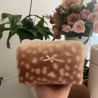 Pochette cosmétique en fausse fourrure tachetée motif fauve, avec nœud en dentelle blanche et breloque cœur, pochette de maquillage en peluche douce, sac de rangement de voyage mignon