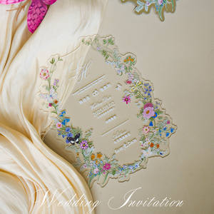 Carte d'invitation de mariage en acrylique de luxe élégante avec impression dégradée rose pour annonce de mariage et événements professionnels - Product Image 3