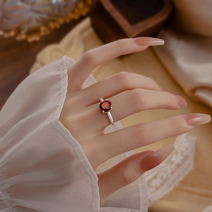 Bagues solitaires ajustables en argent sterling 925 brossé avec pierre naturelle, design délicat, cristal grenat, vente en gros - Product Image 3