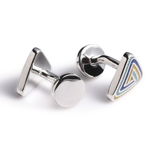 Exquisitos Mancuernillas con Revestimiento de Vidrio en Forma de Triángulo, Estilo Brillante y Hermosos Colores - Product Image 1