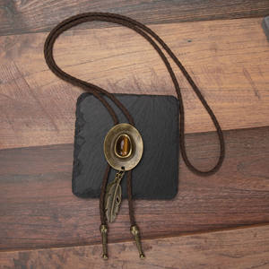 Nuevo Diseño de Corbata Bolo Estilo <span class=keywords><strong>Vaquero</strong></span> Occidental, Cordón de Cuero Trenzado Hecho a Mano con Colgante Metálico de Moda para Combinar con Camisas de Hombre - Product Image 3