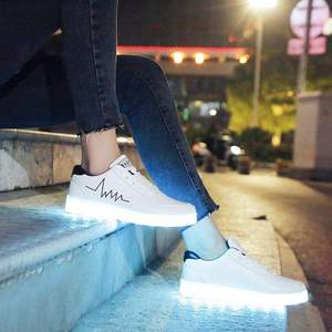 <span class=keywords><strong>Scarpe</strong></span> luminose a sette colori a ricarica impermeabile <span class=keywords><strong>per</strong></span> uomo <span class=keywords><strong>donna</strong></span> <span class=keywords><strong>scarpe</strong></span> sportive da corsa Casual luminose a ricarica rapida - Product Image 5