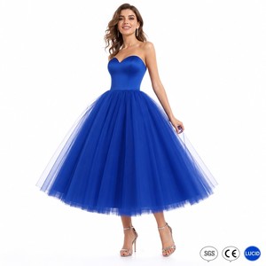 <span class=keywords><strong>Robe</strong></span> de bal mi-longue en satin et tulle 240 GSM, style princesse américaine, sans bretelles, pour femme, idéale pour les soirées de remise de diplôme et les bals de promo, personnalisable OEM, vente en gros - Product Image 1