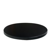 Table basse portable noire élégante et moderne en bois de hêtre pour le salon ou la salle à manger dans un style antique minimaliste
