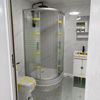 Unité de toilettes mobiles et de salle de bain extérieure abordable, innovante et à montage rapide pour les chantiers de construction et le camping