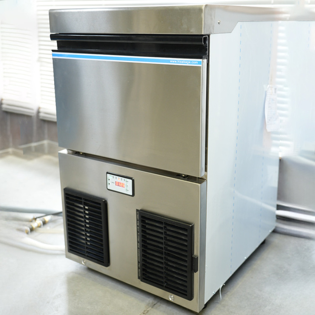 Custom Wholesale Commercial Ice Maker Machine Intuitive Digital Control Panel 32mm 23mm Ice Tube Maker Machine 500*580*815mm