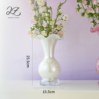 Vase à fleurs en verre élégant en gros, vase décoratif vintage en verre artistique avec bord ondulé, centre de table floral pour décoration