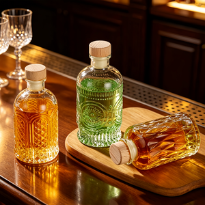Bouteille en verre gaufré rétro vide <span class=keywords><strong>de</strong></span> 100 ml, 150 ml, 160 ml, 180 ml, 220 ml, 250 ml pour boissons, jus, liqueurs, whisky, vin avec bouchon en <span class=keywords><strong>bois</strong></span> - Product Image 2